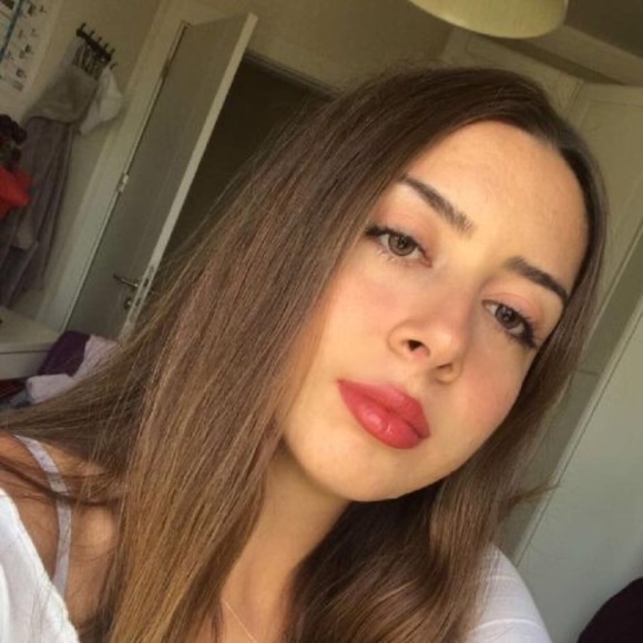 Meet your Posher, Elif - Picture 1 of 1